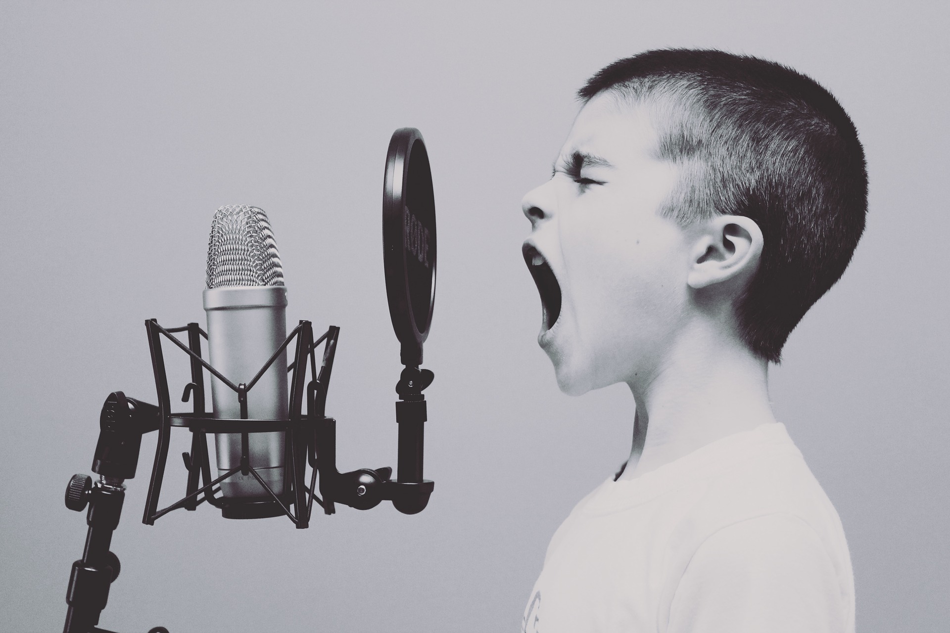 Nadwrażliwość dźwiękowa – dlaczego Twoje dziecko zatyka uszy.